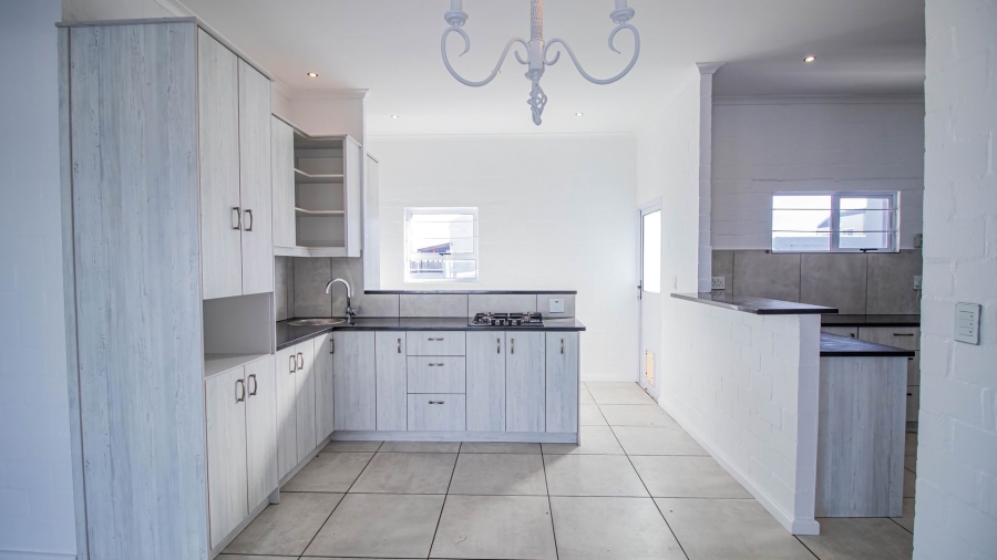 4 Bedroom Property for Sale in Hoogland Western Cape